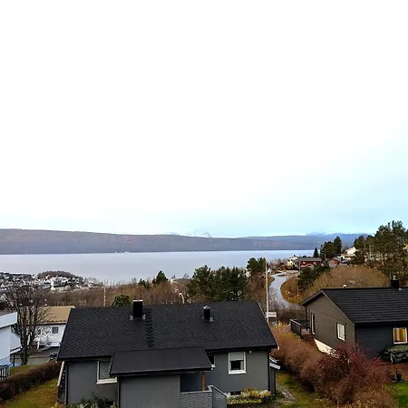 Aurora Fjord View Escape Garden Sleeps 10 Holiday home