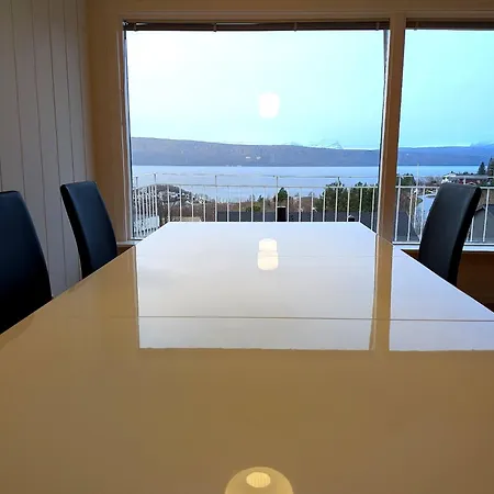 Aurora Fjord View Escape Garden Sleeps 10 Hébergement de vacances Narvik