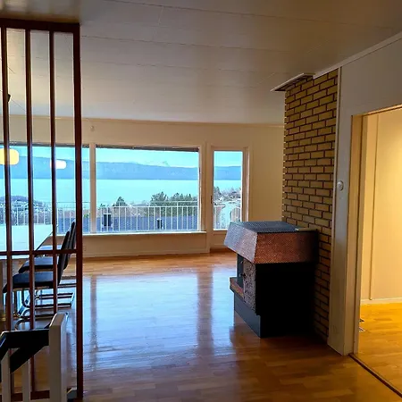 Hébergement de vacances Aurora Fjord View Escape Garden Sleeps 10 *