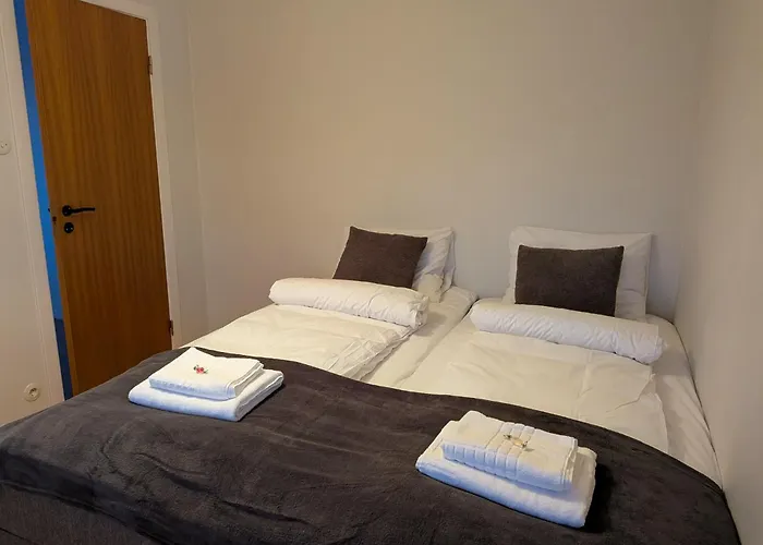 Aurora Fjord View Escape Garden Sleeps 10 *