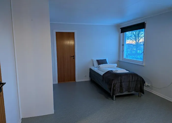 Aurora Fjord View Escape Garden Sleeps 10 Holiday home