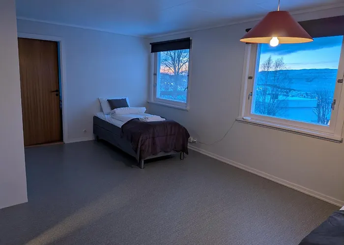 Aurora Fjord View Escape Garden Sleeps 10 Holiday home