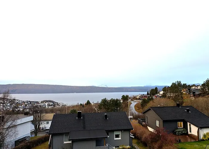 Aurora Fjord View Escape Garden Sleeps 10 Holiday home