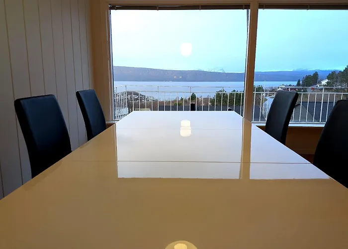 Aurora Fjord View Escape Garden Sleeps 10 Holiday home Narvik